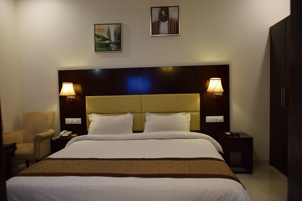 Hotel Sai Jashan Shirdi - Where Blessings & Comfort Meet Экстерьер фото